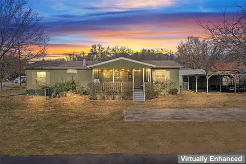 89 Park Ln, Gainesville, TX 76240