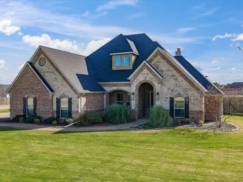 105 Mesquite Ct, Decatur, TX 76234