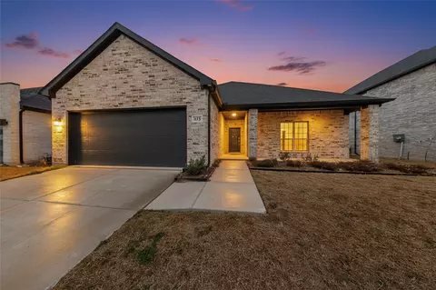 415 Cyprus Grove Dr, Lavon, TX 75166