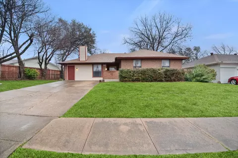 2305 Gilbert Cir, Arlington, TX 76010