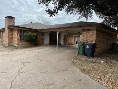 2725 Petersburg Dr, Arlington, TX 76014