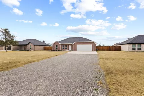 899 W Cardinal St, Ector, TX 75439