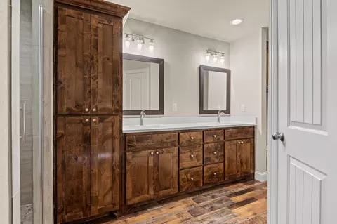 Bath - 899 W Cardinal St, Ector, TX 75439 photo 2 of 4