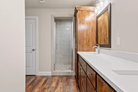 Bath - 899 W Cardinal St, Ector, TX 75439 photo 3 of 4