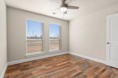 Bedroom - 899 W Cardinal St, Ector, TX 75439 photo 4 of 7