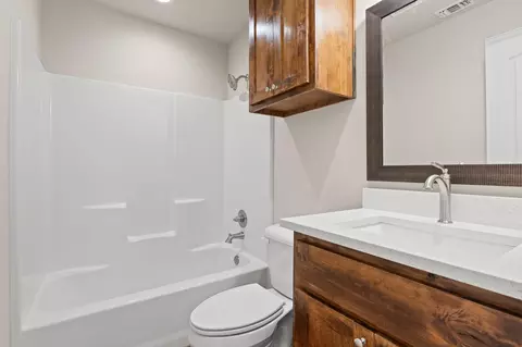 Bath - 899 W Cardinal St, Ector, TX 75439 photo 4 of 4