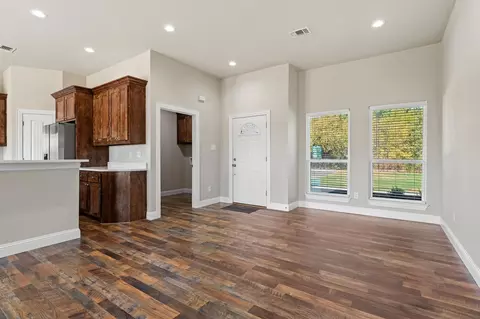 Living - 899 W Cardinal St, Ector, TX 75439 photo 5 of 8