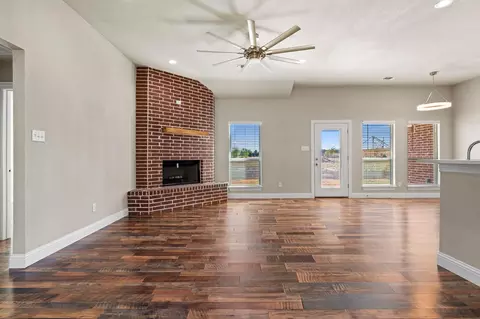 Living - 899 W Cardinal St, Ector, TX 75439 photo 3 of 8