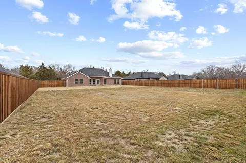 Exterior - 899 W Cardinal St, Ector, TX 75439 photo 5 of 6