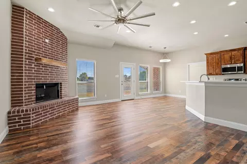 Living - 899 W Cardinal St, Ector, TX 75439 photo 2 of 8