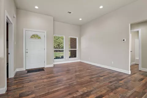 Living - 899 W Cardinal St, Ector, TX 75439 photo 4 of 8