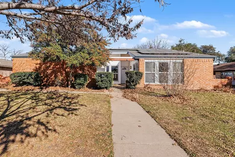 1525 Juniper Ln, Lewisville, TX 75077