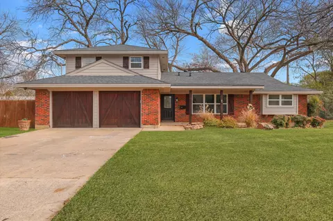 611 Ravenwood Dr, Arlington, TX 76013