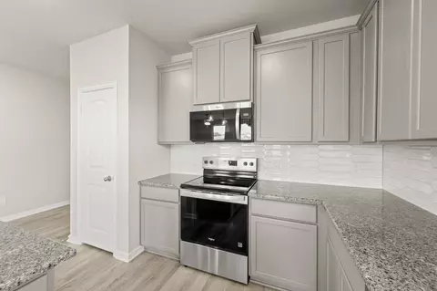 Kitchen - 3113 Hawkview Dr, Cleburne, TX 76031 photo 3 of 4