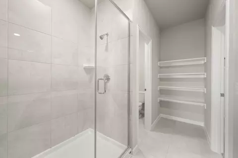 Bath - 3113 Hawkview Dr, Cleburne, TX 76031 photo 2 of 3