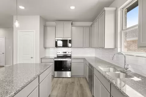 Kitchen - 3113 Hawkview Dr, Cleburne, TX 76031 photo 2 of 4