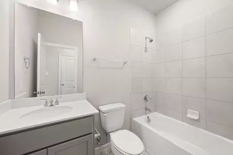 Bath - 3113 Hawkview Dr, Cleburne, TX 76031 photo 3 of 3