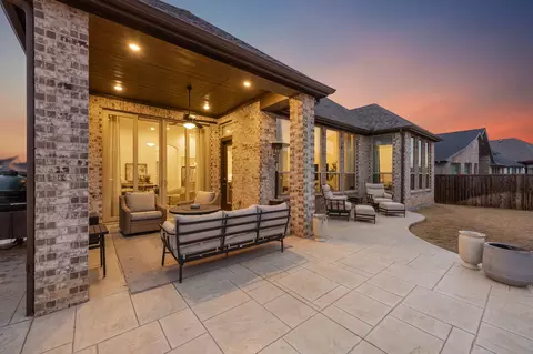 1816 Trotter Trl, Aubrey, TX 76227