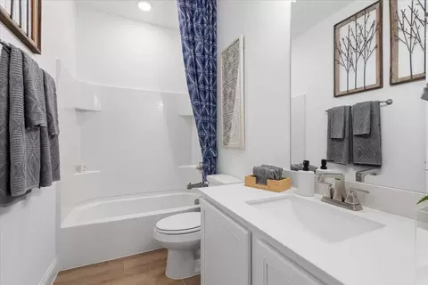 Bath - 3109 Hawkview Dr, Cleburne, TX 76031 photo 2 of 2