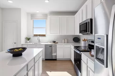 Kitchen - 3109 Hawkview Dr, Cleburne, TX 76031 photo 2 of 3