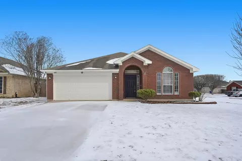 1000 Caleb St, Burleson, TX 76028