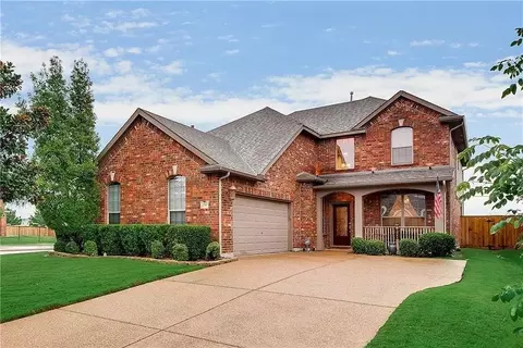 2703 Waterway Dr, Grand Prairie, TX 75054