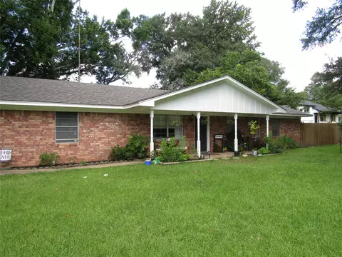 101 N Meadowbrook Dr, Overton, TX 75684
