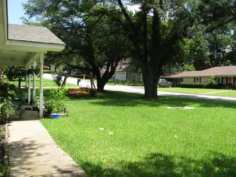 101 N Meadowbrook Dr, Overton, TX 75684