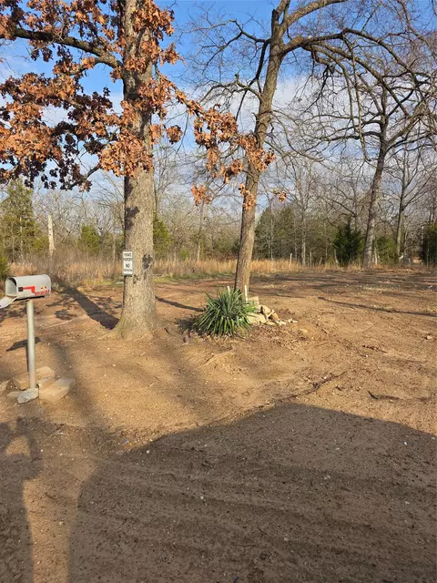 129 Indian Gap Dr, Mabank, TX 75156
