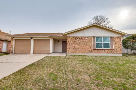 702 W Lynn Creek Dr, Arlington, TX 76001