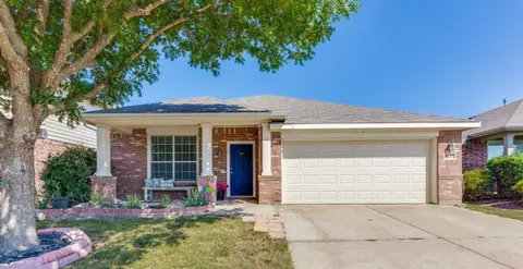 9217 Oldwest Trl, Fort Worth, TX 76131