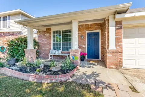 9217 Oldwest Trl, Fort Worth, TX 76131