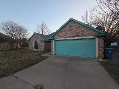 802 Justin Ct, Keene, TX 76059