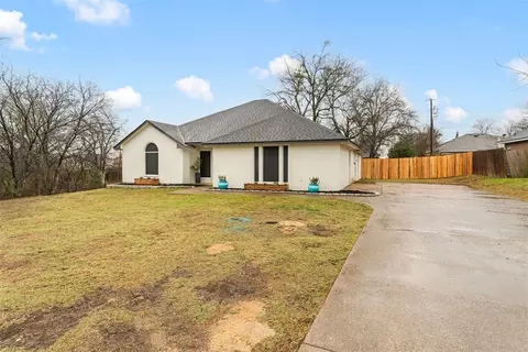 Exterior - 417 E Spring Valley Rd, Hewitt, TX 76643 photo 2 of 5