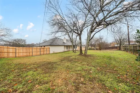 Exterior - 417 E Spring Valley Rd, Hewitt, TX 76643 photo 4 of 5