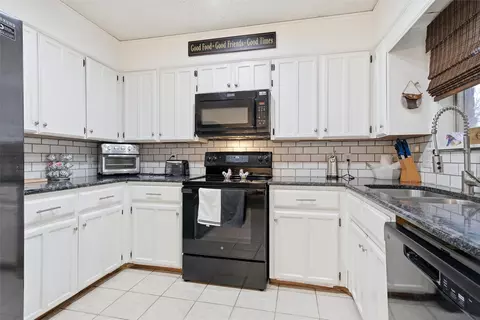 Kitchen - 109 E Moonlight Dr, Robinson, TX 76706 photo 3 of 3