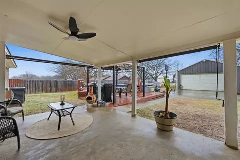 Exterior - 109 E Moonlight Dr, Robinson, TX 76706 photo 4 of 6