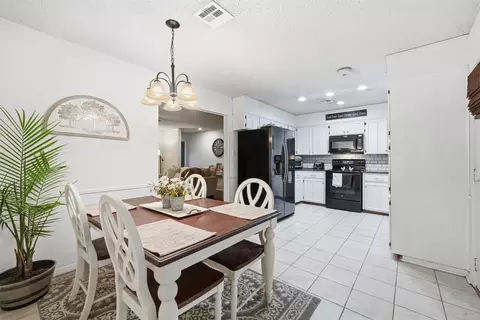 Dining - 109 E Moonlight Dr, Robinson, TX 76706 photo 1 of 2