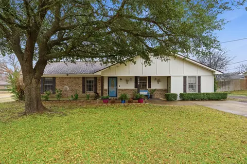 Exterior - 109 E Moonlight Dr, Robinson, TX 76706 photo 2 of 6