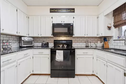 Kitchen - 109 E Moonlight Dr, Robinson, TX 76706 photo 1 of 3