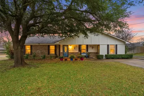 109 E Moonlight Dr, Robinson, TX 76706