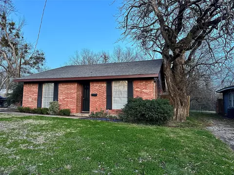 1206 Earl St, Commerce, TX 75428