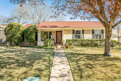 802 Kirkwood Dr, Dallas, TX 75218