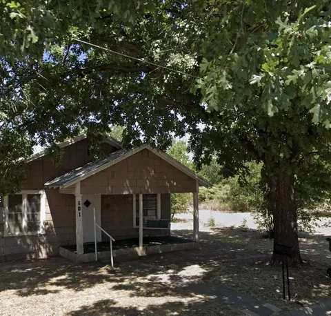 601 N Ave E, Olney, TX 76374