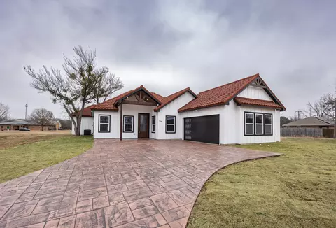 104 Mansfield Rd, Cleburne, TX 76031