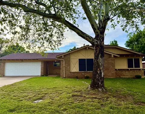 806 Ridgeway Rd, Joshua, TX 76058