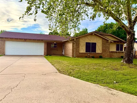 806 Ridgeway Rd, Joshua, TX 76058