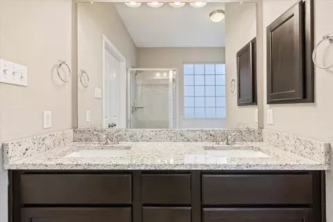 Bath - 10713 Burnham Dr, Waco, TX 76708 photo 2 of 4