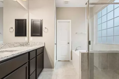 Bath - 10713 Burnham Dr, Waco, TX 76708 photo 1 of 4
