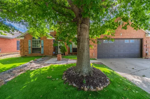 7043 Echo Lake Ct, Arlington, TX 76001